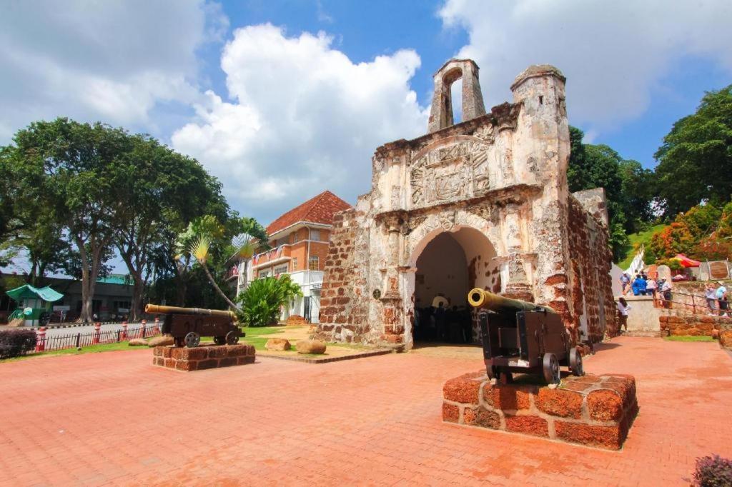 แฮตเทน เพลซ มะละกา Hotel Malacca ภายนอก รูปภาพ Malacca Stadthuys