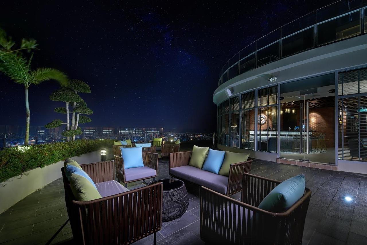 แฮตเทน เพลซ มะละกา Hotel Malacca ภายนอก รูปภาพ The Sky Bar